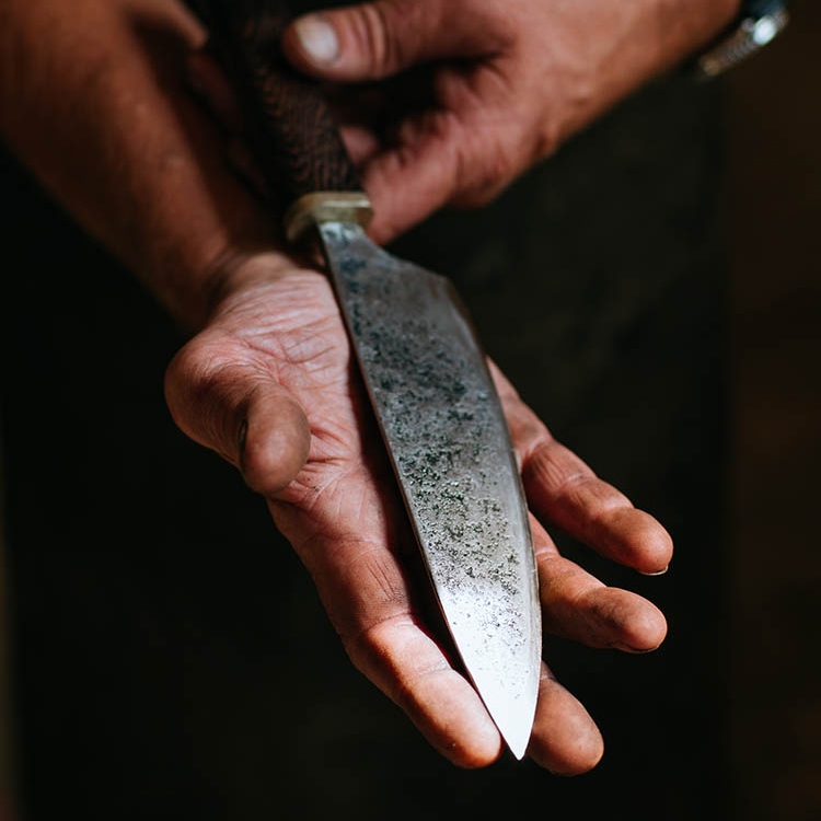 Feinstes, individuell geschliffenes Messer aus japanischem Samurai Stahl