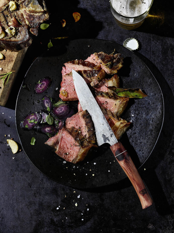 Liebingsmesser T-Bone Steak gebraten mit Messer